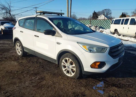 2017 Ford Escape S z USA, uszkodzony, nr VIN 1FMCU0F79HUC36913